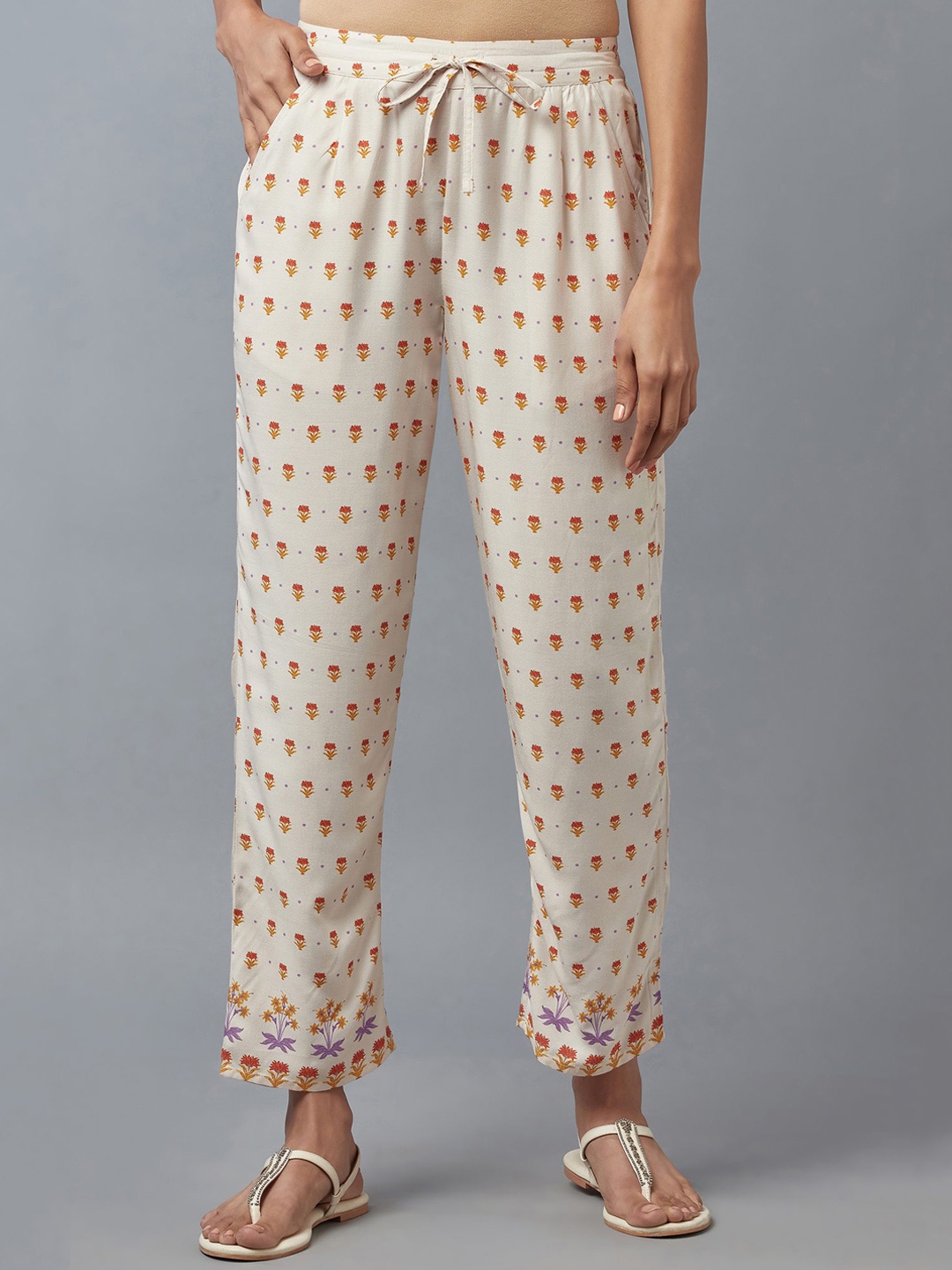 

W Women White Printed Cropped Trousers