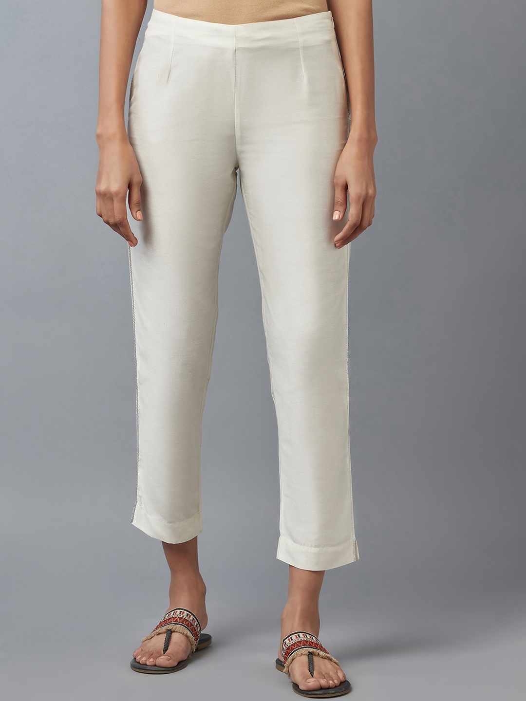 

WISHFUL Women White Regular Fit Cropped Trousers