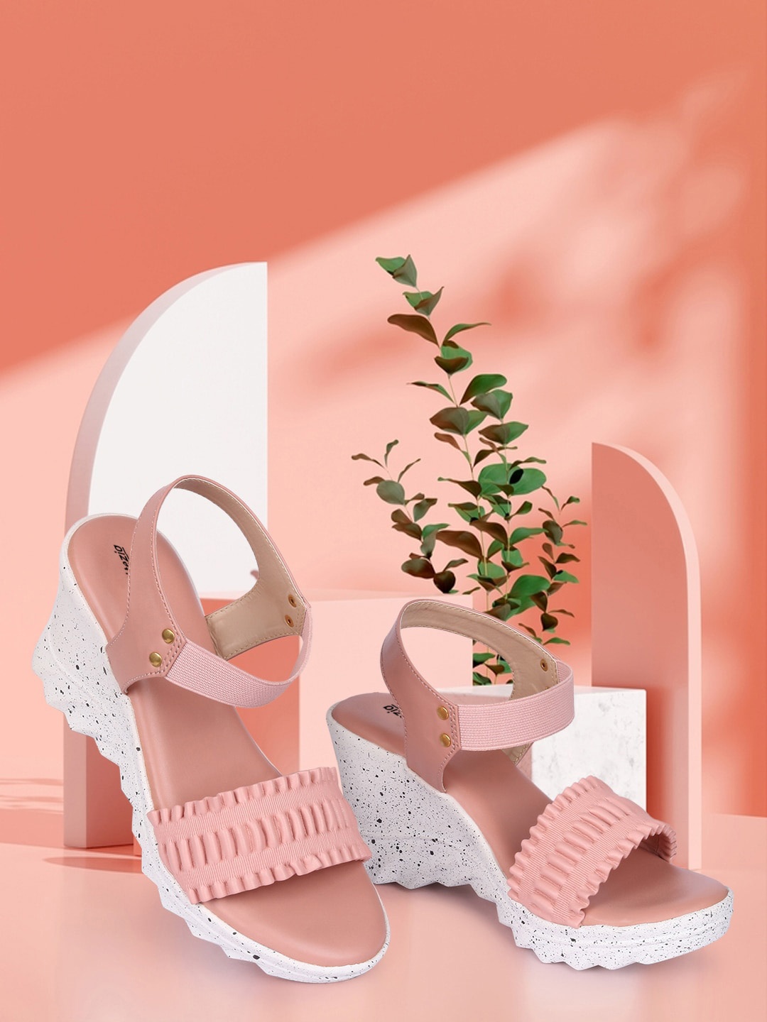 

Alishtezia Pink PU Block Sandals