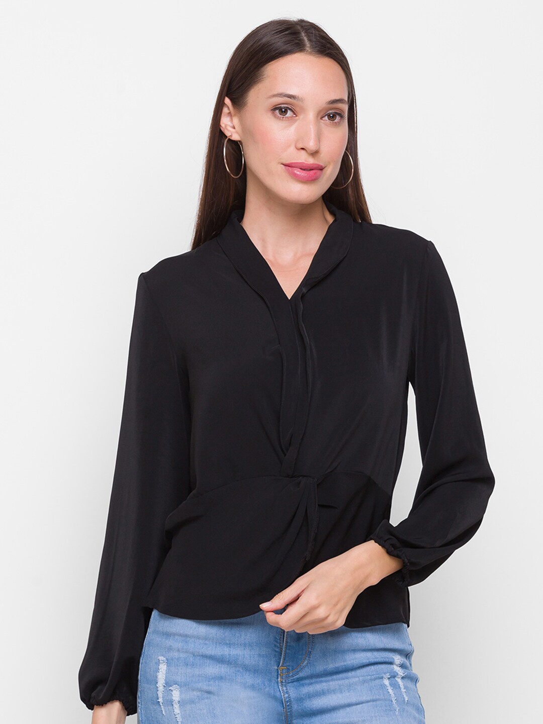 

Globus Women Black Solid V- Neck Top