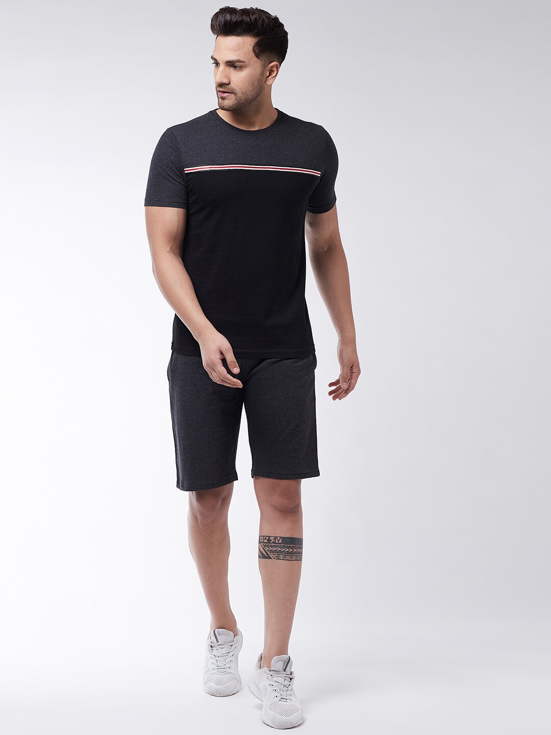 

GRITSTONES Men Grey Melange & Black Colourblocked T-shirt with Shorts