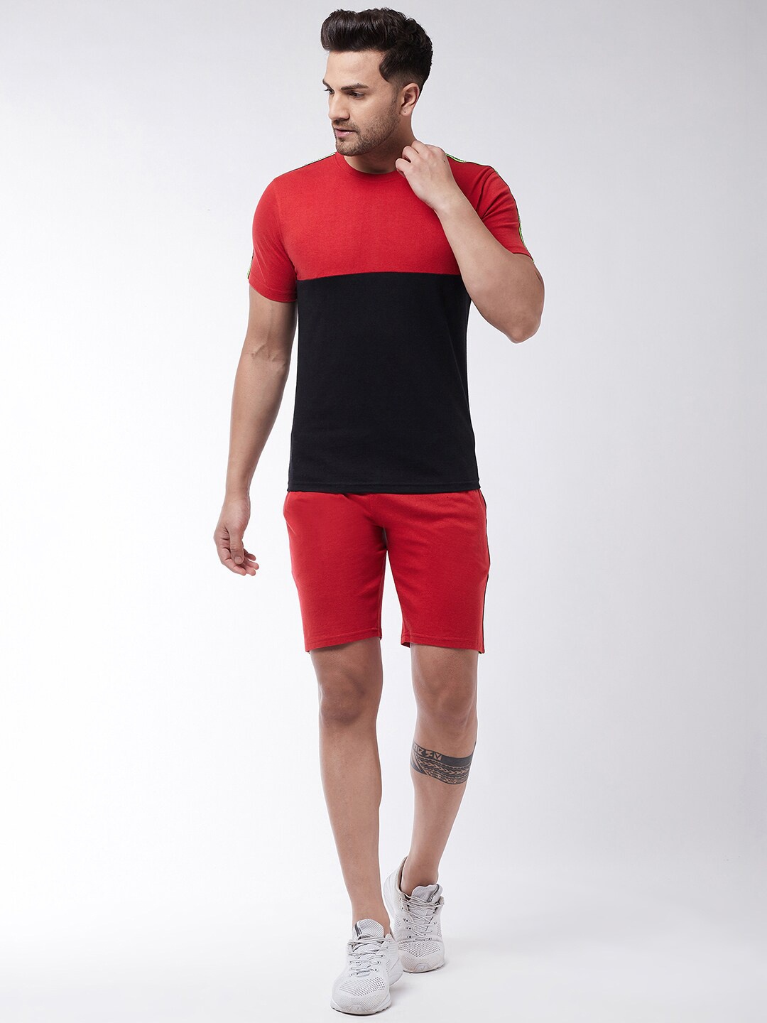 

GRITSTONES Men Red & Black Colourblocked Regular Fit T-shirt with Shorts