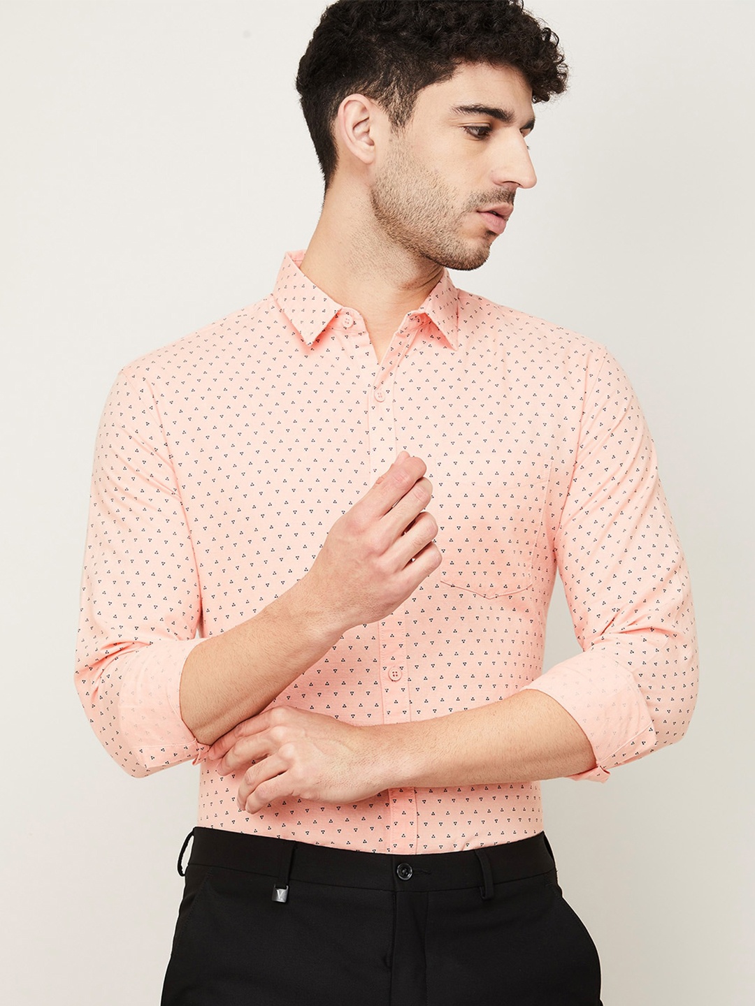 

Fame Forever by Lifestyle Men Pink Solid Slim Fit Printed Casual Shirt