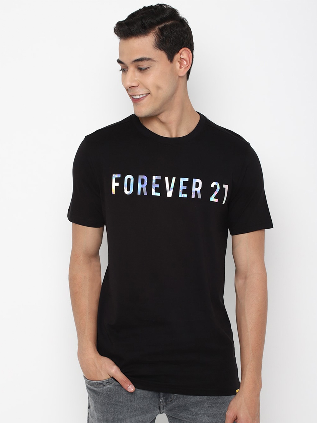 

FOREVER 21 Men Black & White Typography Printed Pure Cotton T-shirt