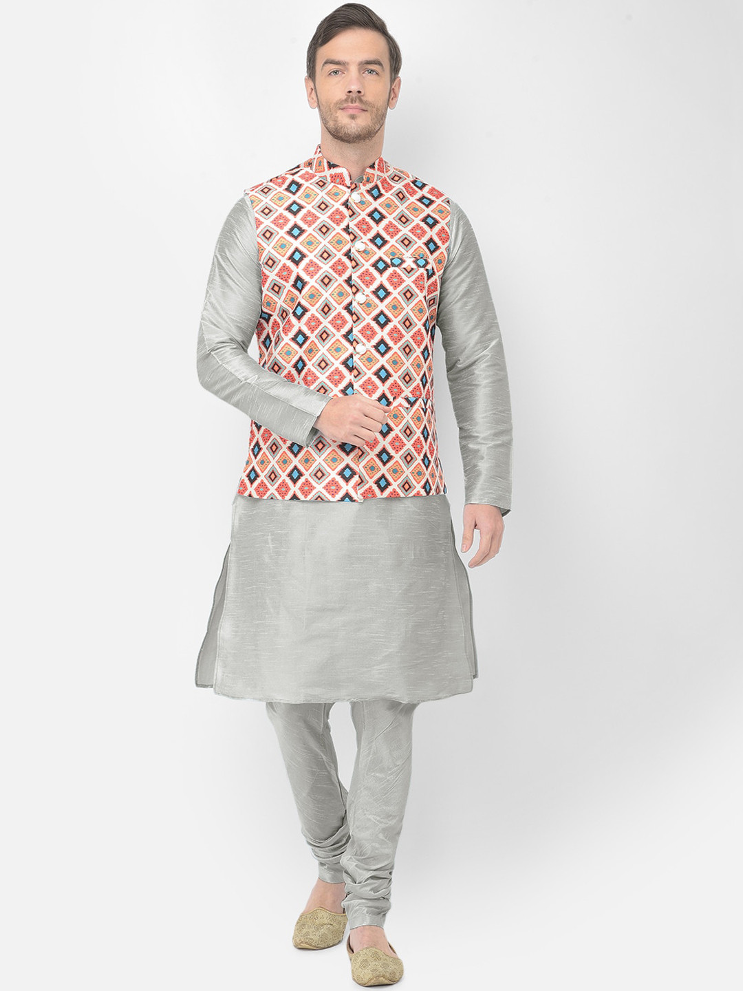 

SG LEMAN Men Silver-Toned Printed Raw Silk Kurta Set With Nehru Jacket