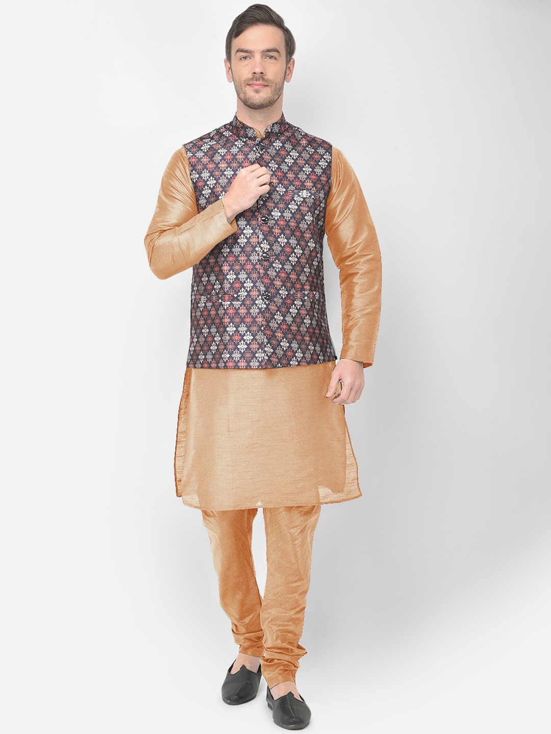 

SG LEMAN Men Gold-Toned & Navy Blue Raw Silk Kurta with Churidar & Jacket