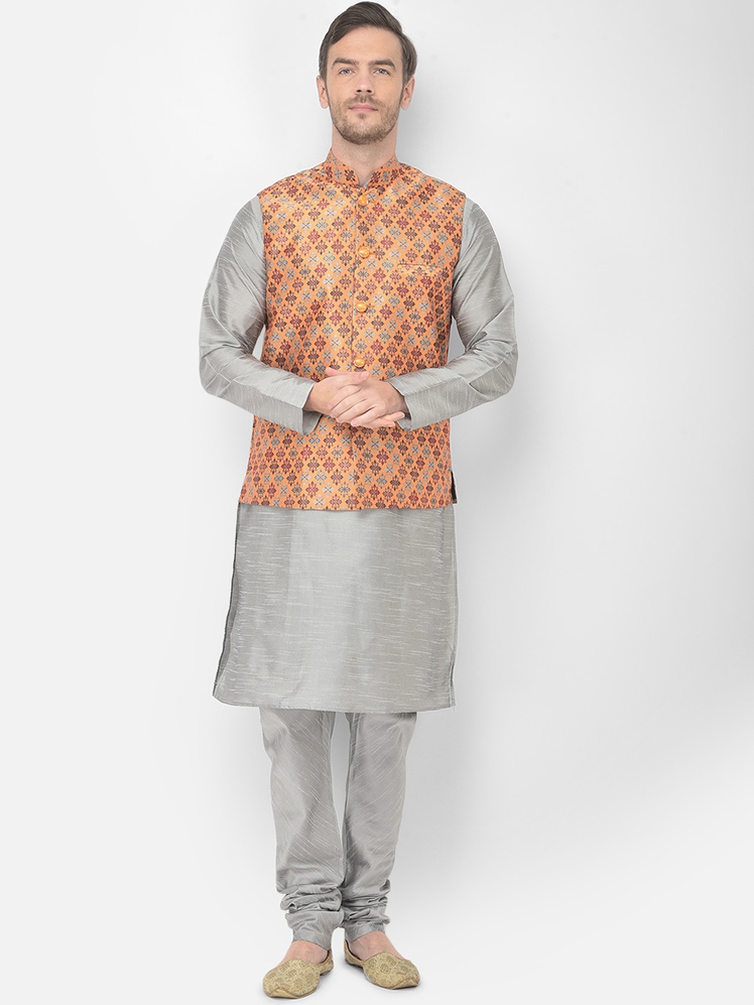 

SG LEMAN Men Silver-Toned Paisley Raw Silk Kurta with Churidar