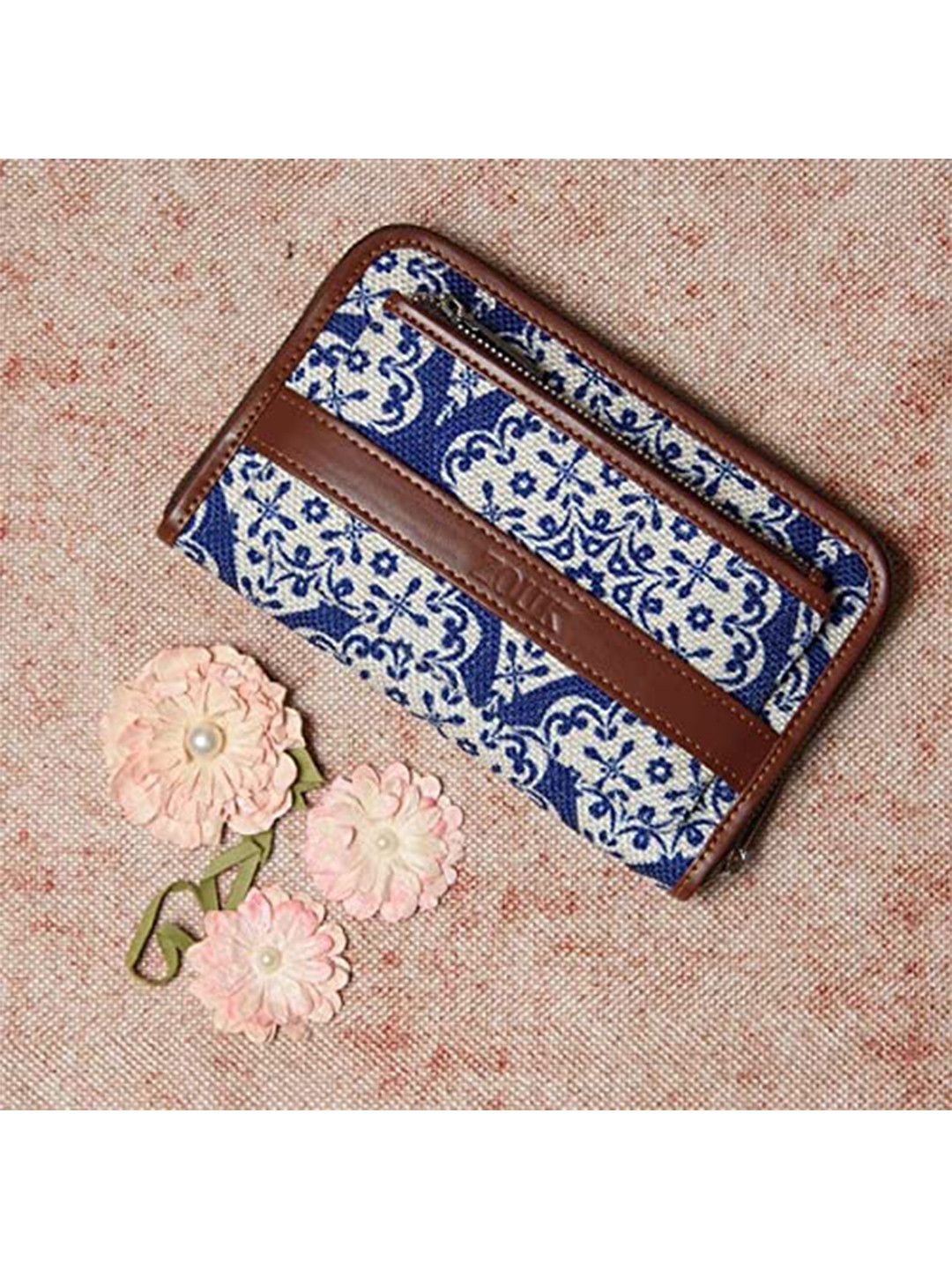 

ZOUK Women White Printed Zip Around Wallet