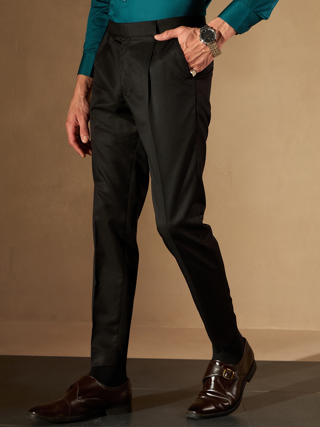 

DENNISON Men Black Solid Smart Tapered Fit Easy Wash Pleated Cotton Formal Trousers