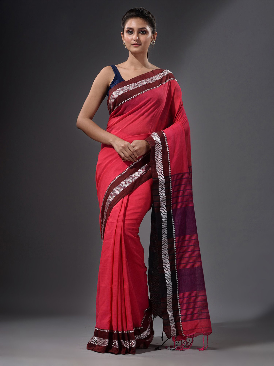 

Charukriti Red & Silver-Toned Pure Cotton Saree