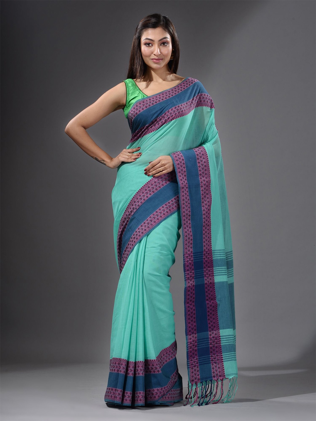 

Charukriti Sea Green & Teal Solid Pure Cotton Saree