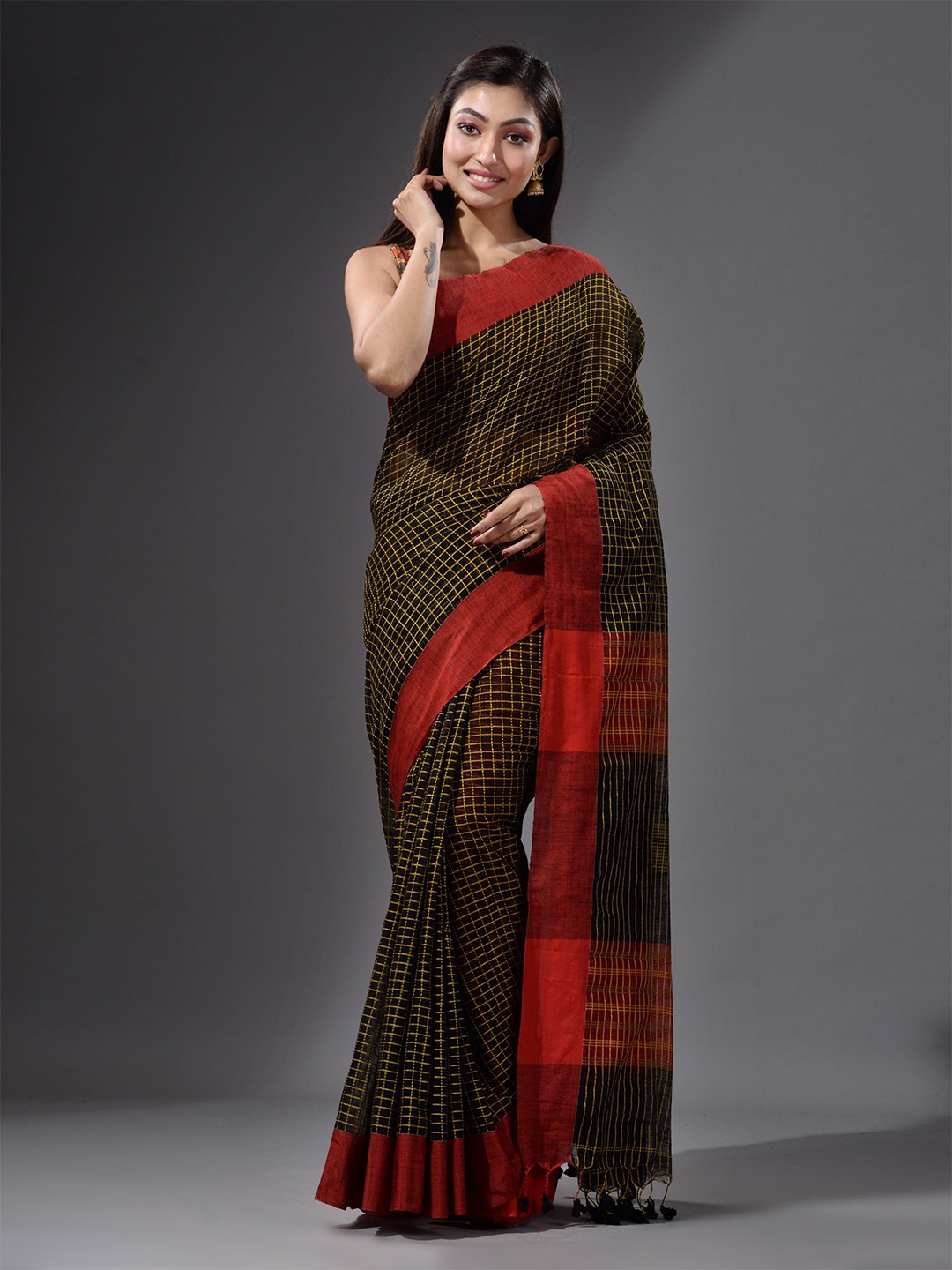 

Charukriti Black & Red Checked Saree