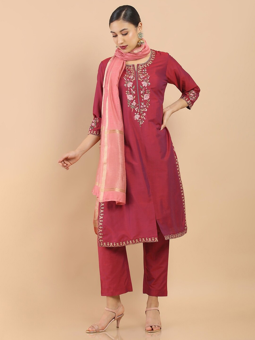 

Soch Women Purple Dual Tone Silk Embroidered Kurta with Trousers & With Dupatta