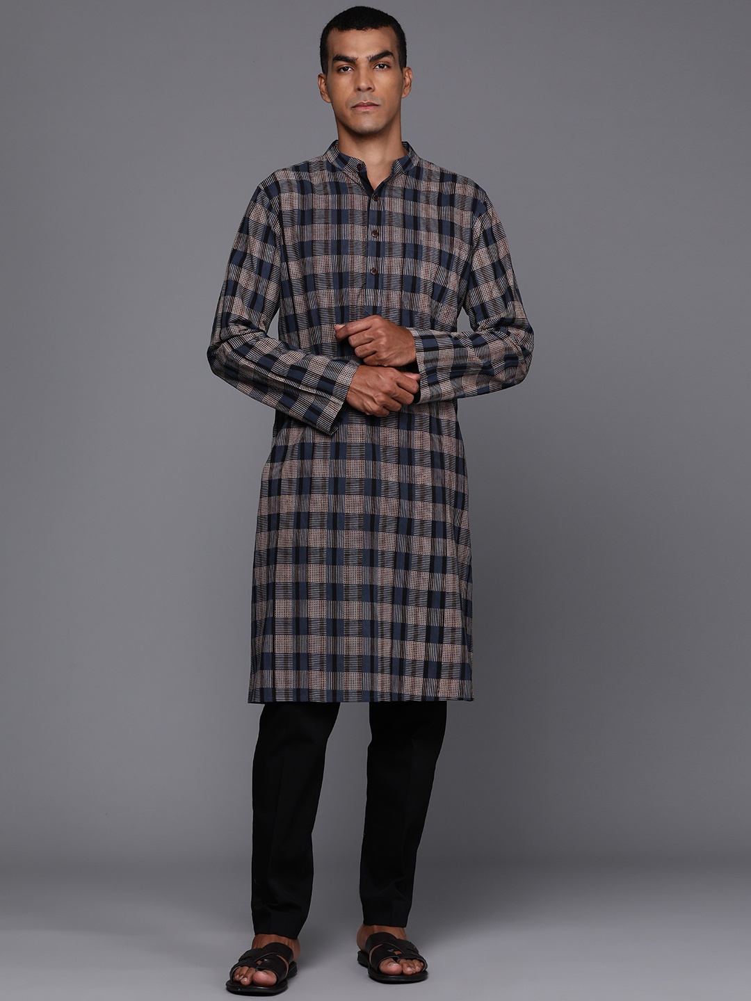 

Fabindia Men Blue & Black Pure Cotton Screen Print Checked Kurta