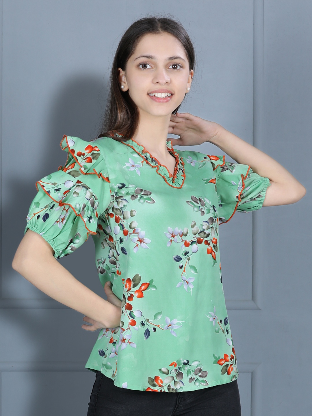 

Cutiekins Girls Green Floral Print V-neck Regular Top
