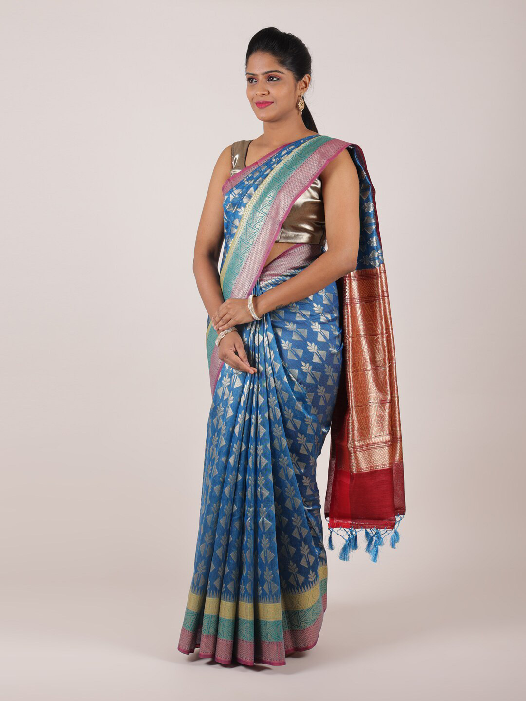 

Pothys Blue & Silver-Toned Woven Design Zari Saree