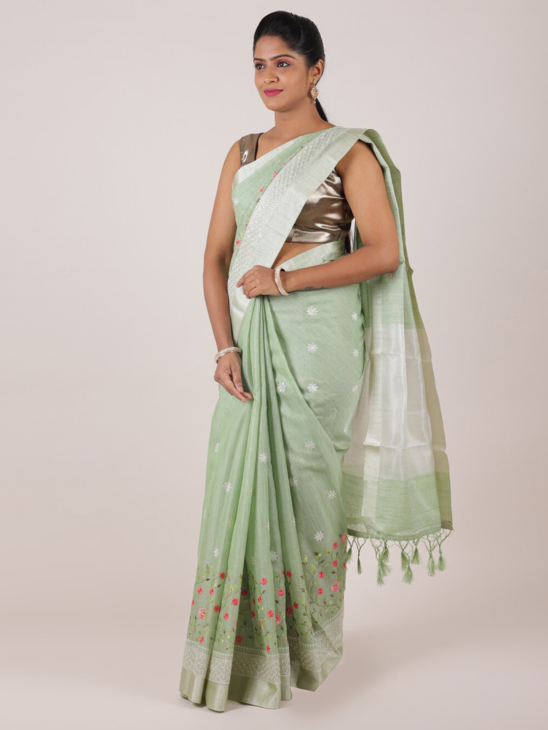 

Pothys Green & Silver-Toned Floral Zari Art Silk Saree