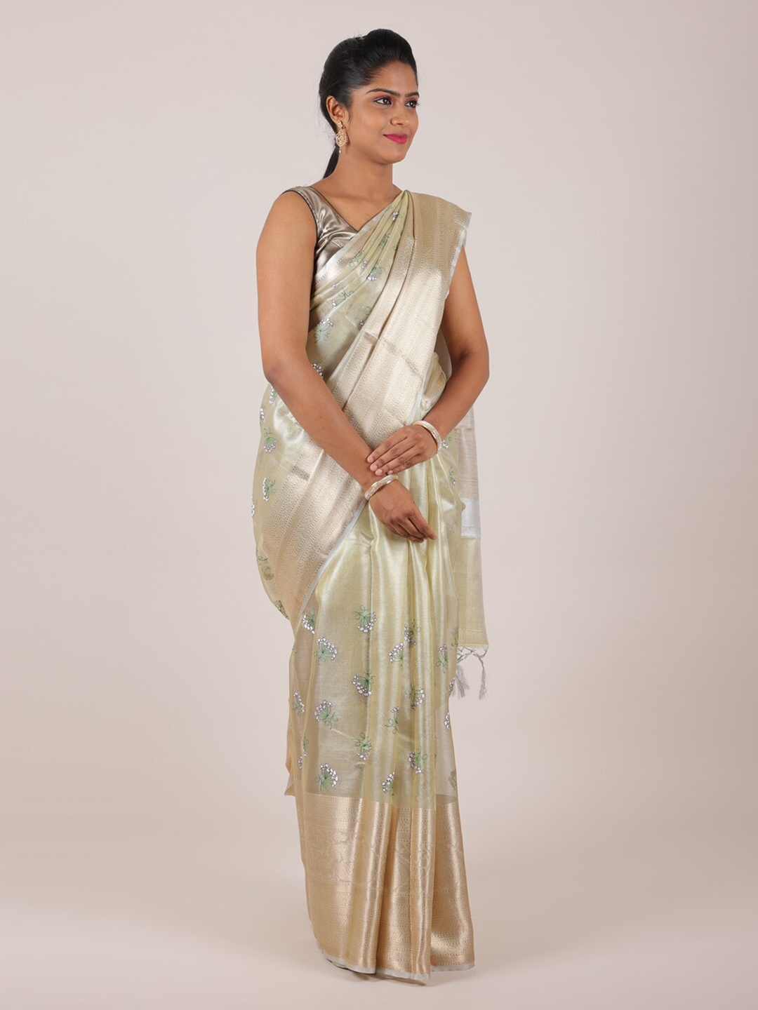 

Pothys Silver-Toned & Green Floral Woven Design Organza Saree