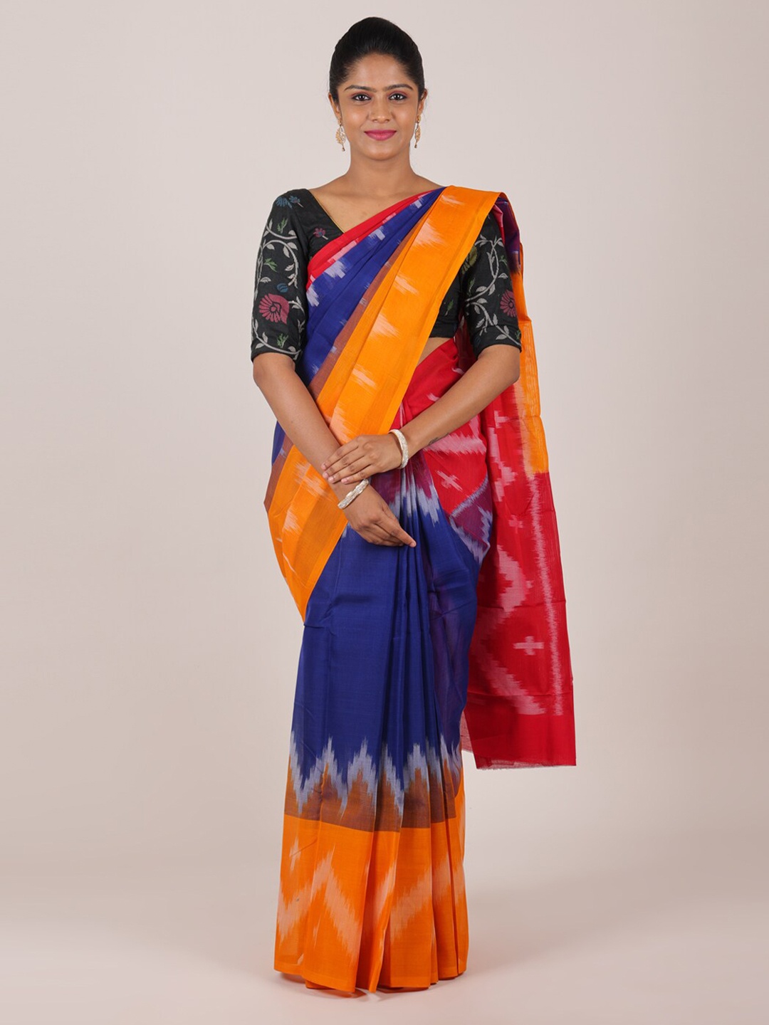 

Pothys Blue & Red Geometric Printed Cotton Blend Saree