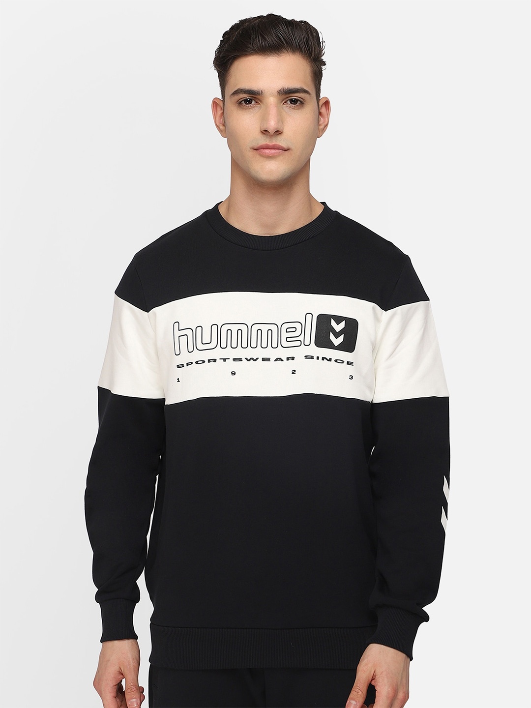 

hummel Men Black Colourblocked Sweatshirt