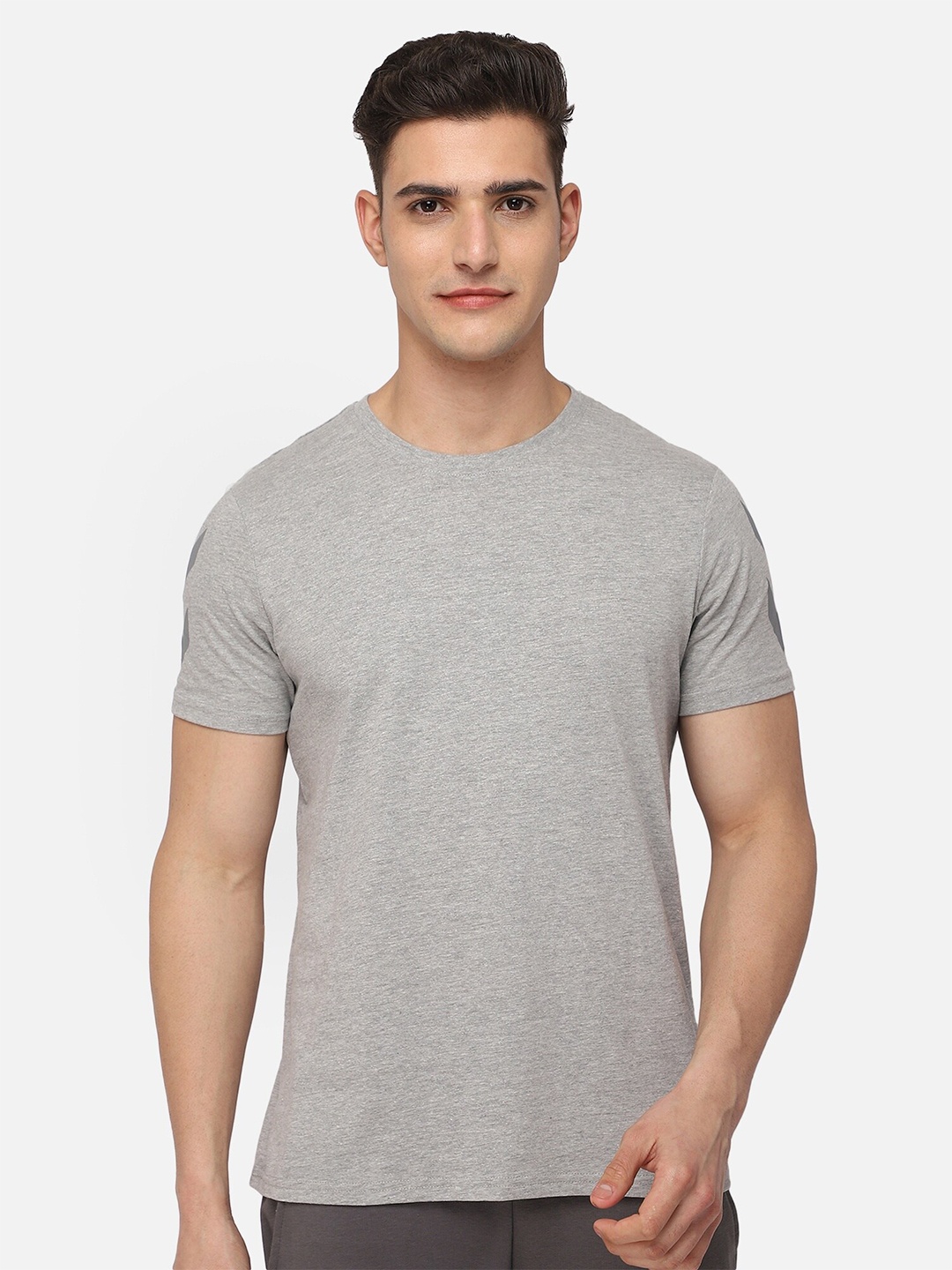 

hummel Men Grey Melange Pure Cotton Solid T-shirt