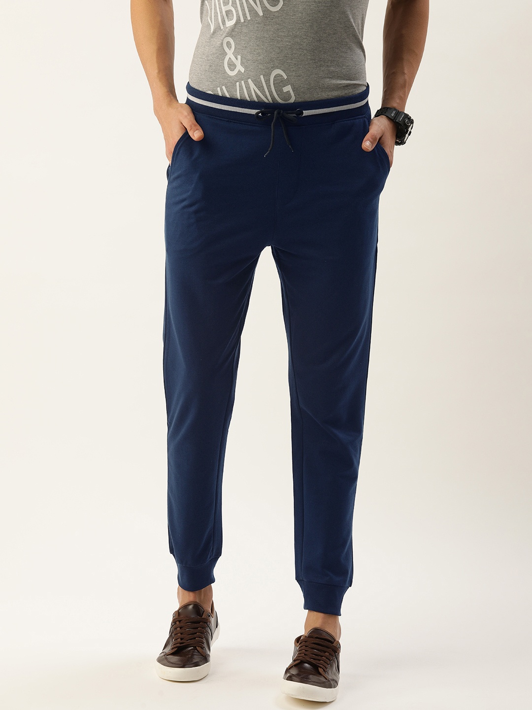 

FOREVER 21 Men Blue Solid Mid-Rise Joggers Trousers