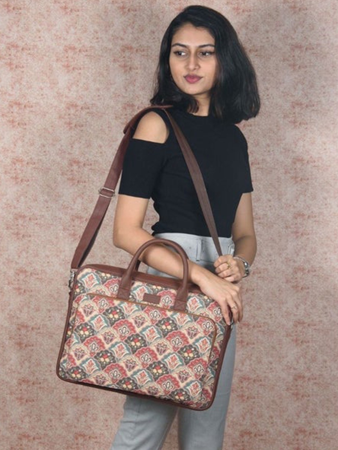 

ZOUK Women Beige & Grey Mughal Art Printed Laptop Bag