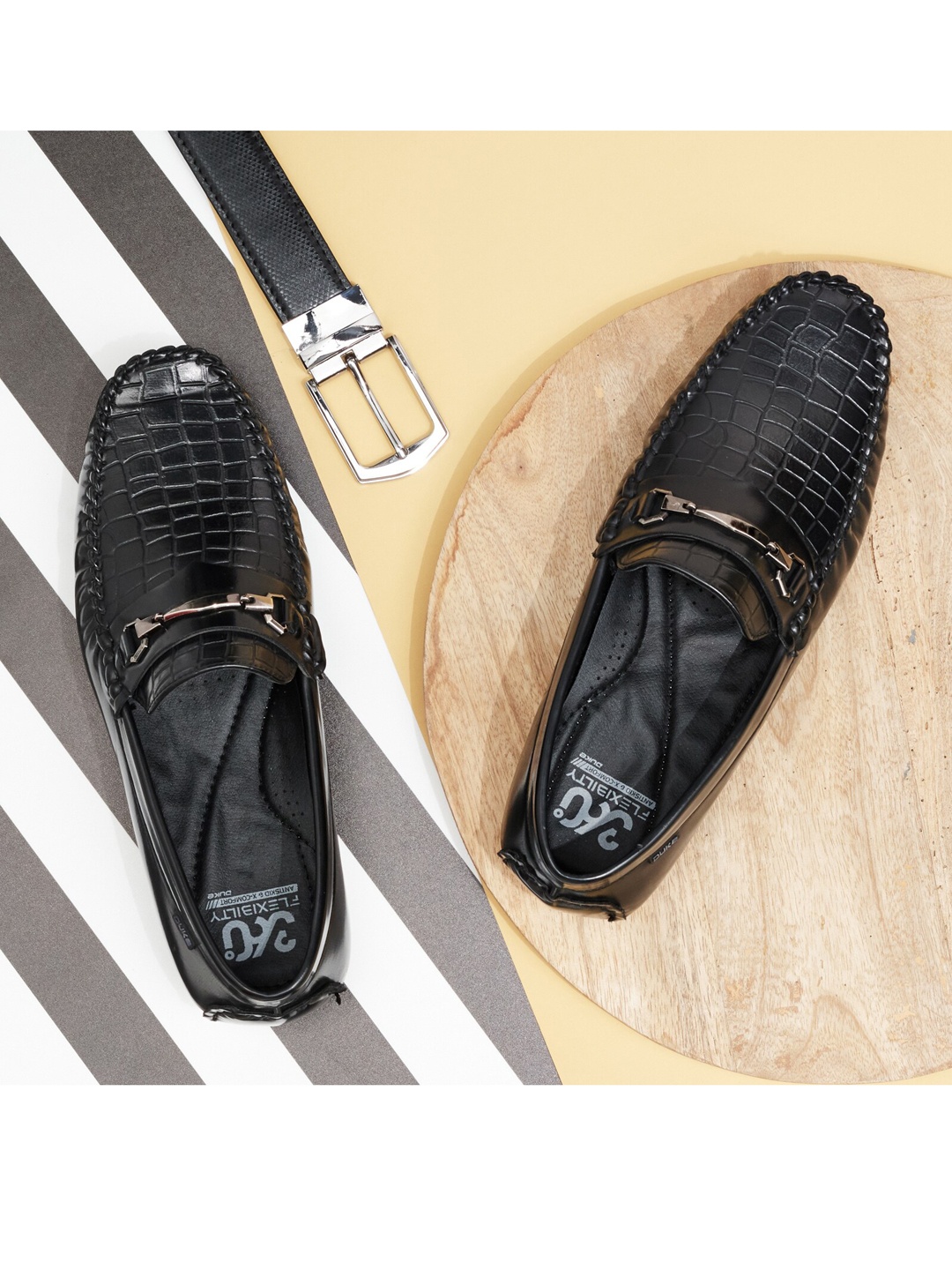 

Duke Men Black Textured Loafers