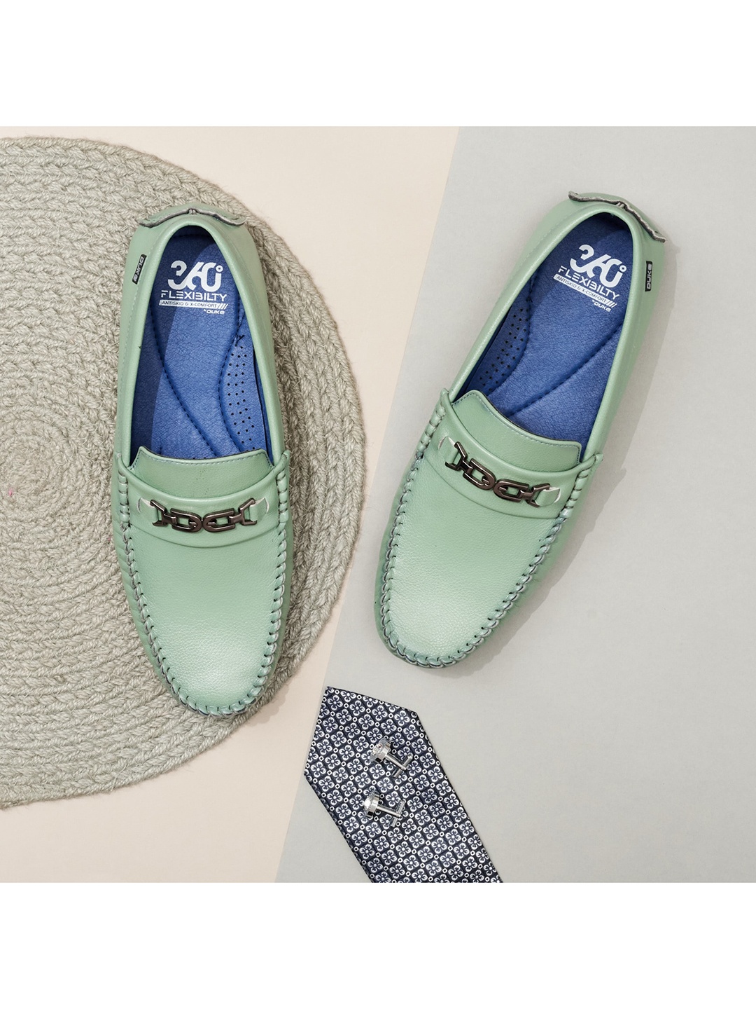 

Duke Men Green Solid Loafers