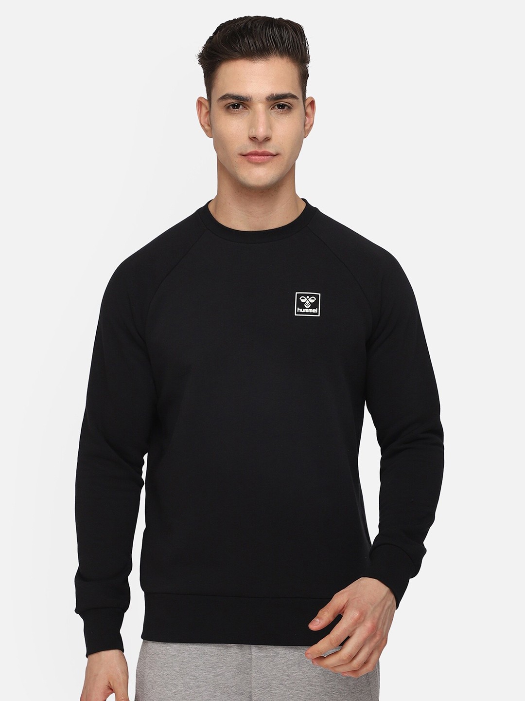 

hummel Men Black Solid Sweatshirt