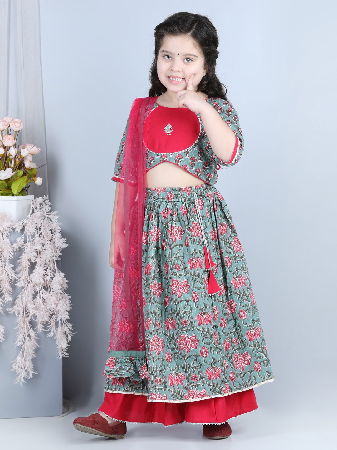 

Kinder Kids Girls Green & Pink Block Print Ready to Wear Lehenga & Blouse With Dupatta
