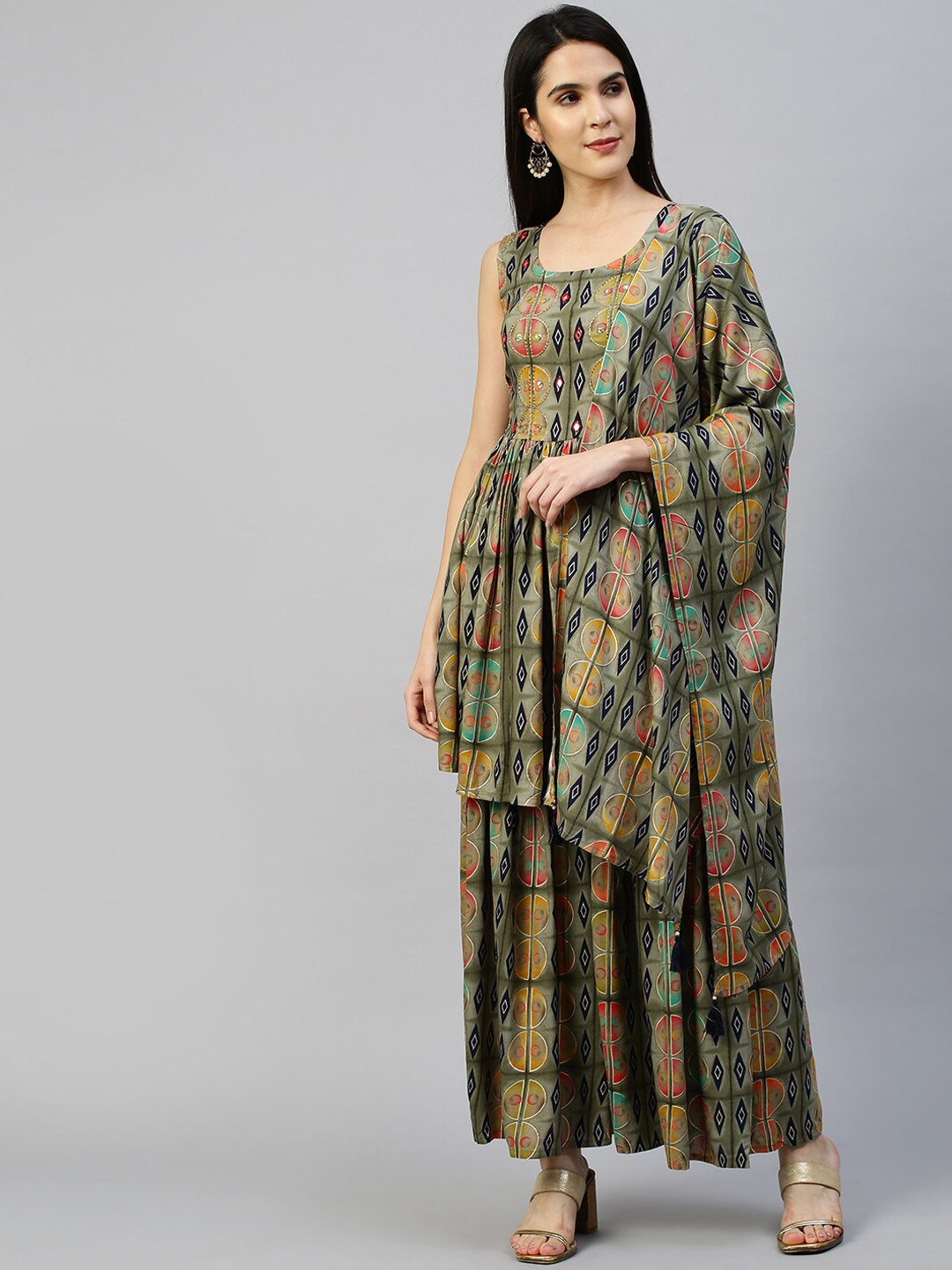 

FASHOR Women Green Ethnic Motifs Yoke Design Pleated Sequinned Kurti with Trousers & With Dupatta