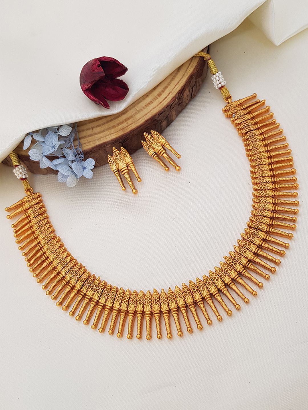 

GRIIHAM Gold-Toned & Plated Coorgi Design Jewellery Set