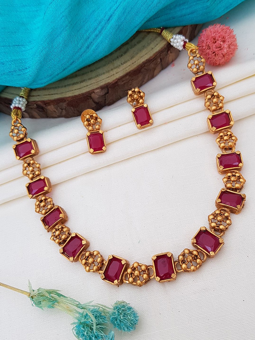 

GRIIHAM Red Gold-Plated Stone-Studded Jewellery Set