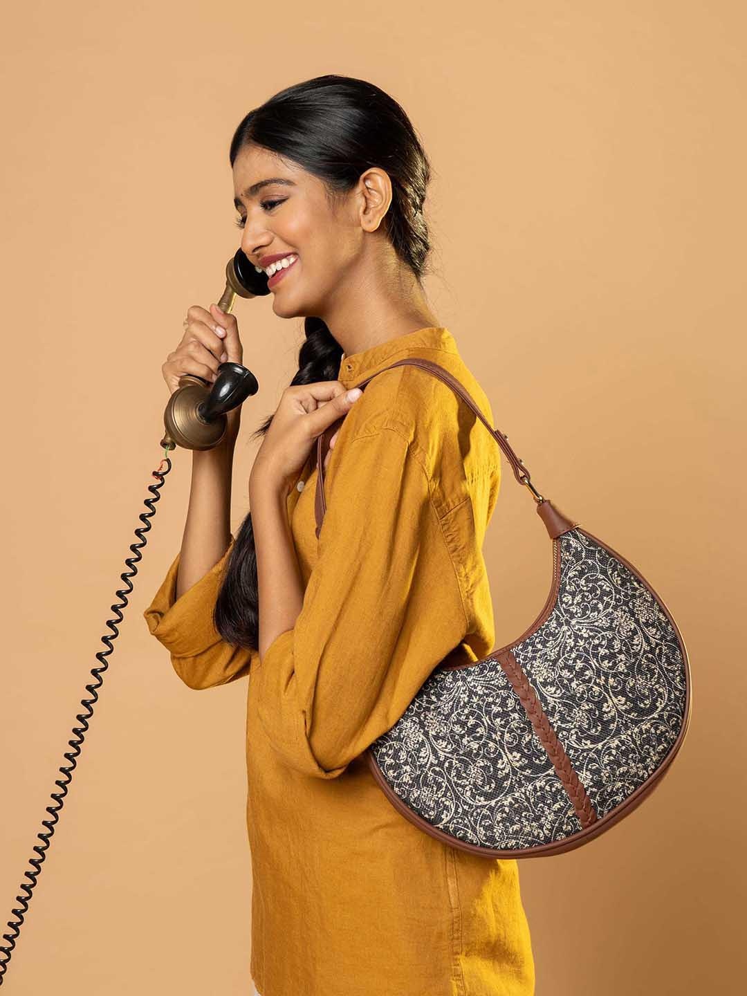 

Zouk Lattice Lace Lace Black Hobo Bag