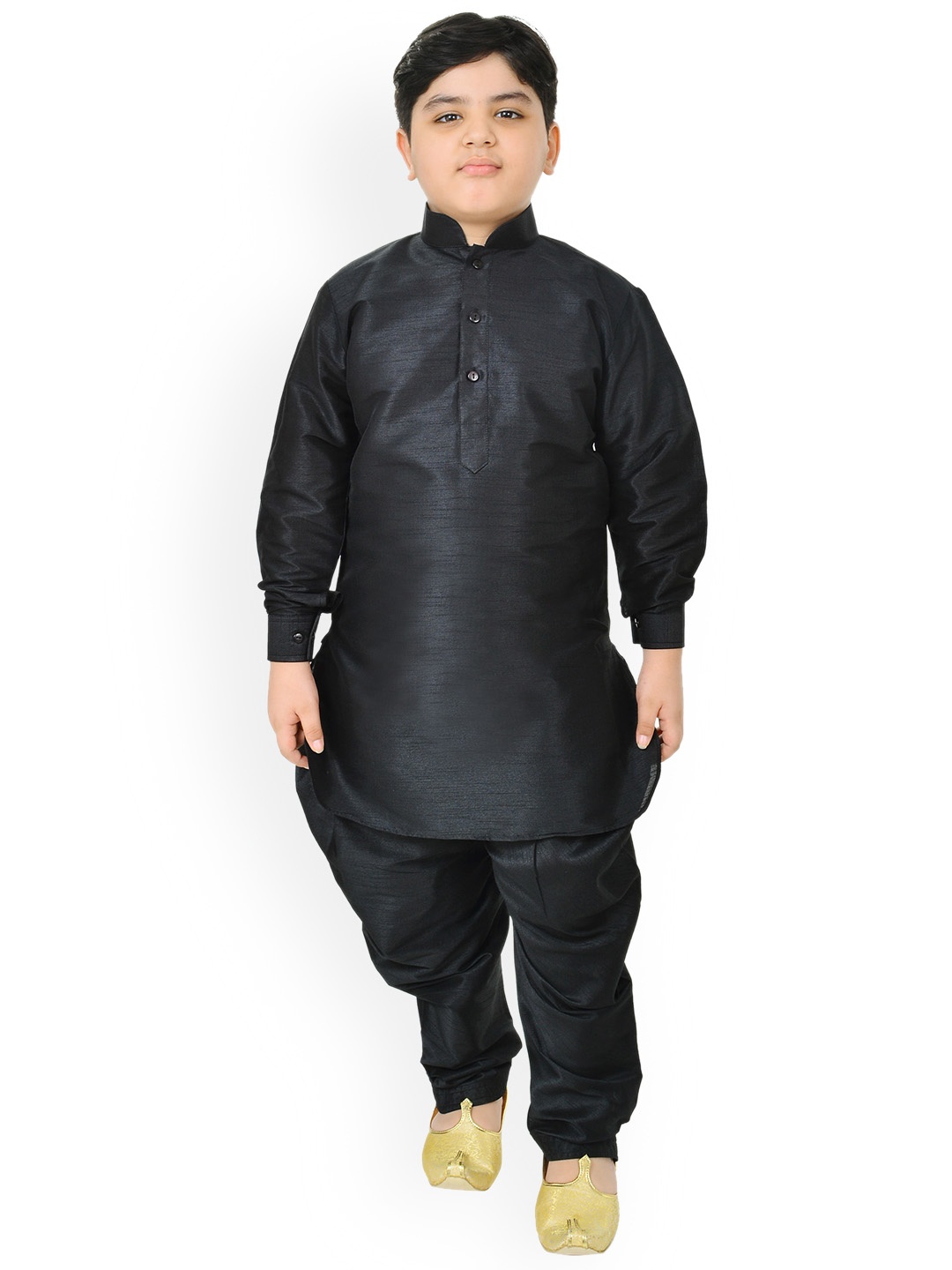 

SG YUVRAJ Boys Black Raw Silk Kurta With Salwar