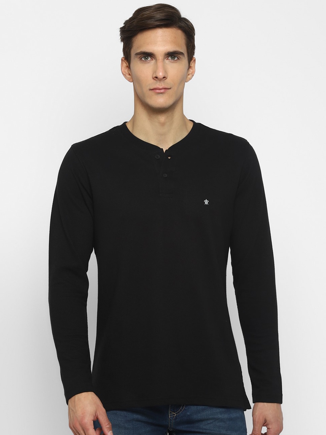 

Turtle Men Black Cotton Slim Fit T-shirt