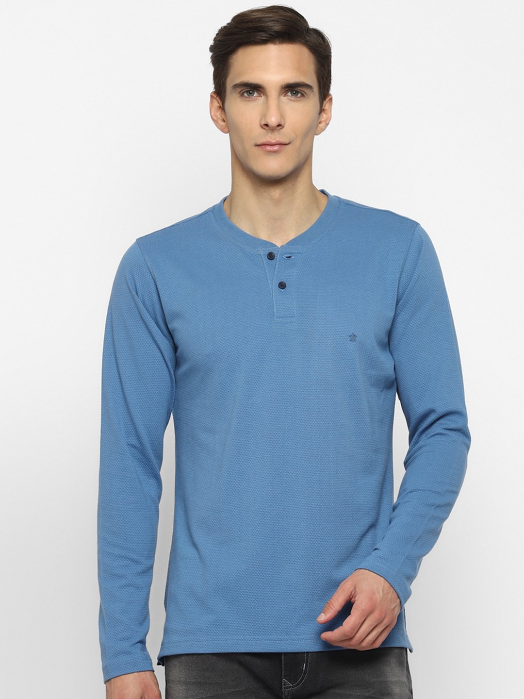 

Turtle Men Blue Henley Neck Slim Fit T-shirt