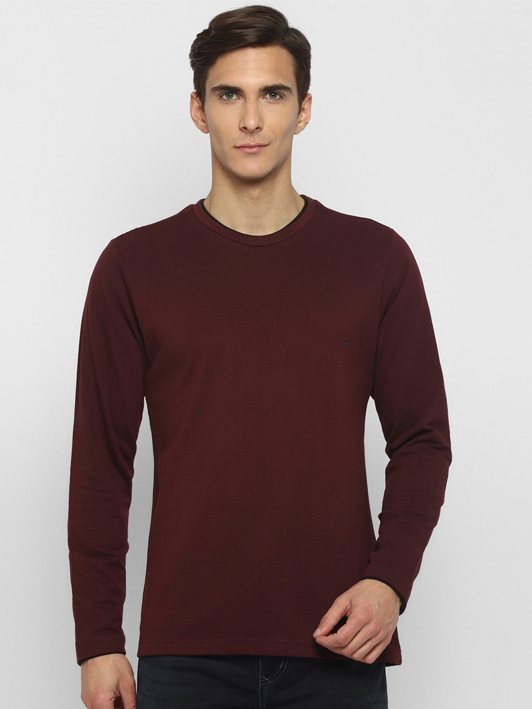 

Turtle Men Maroon Slim Fit T-shirt