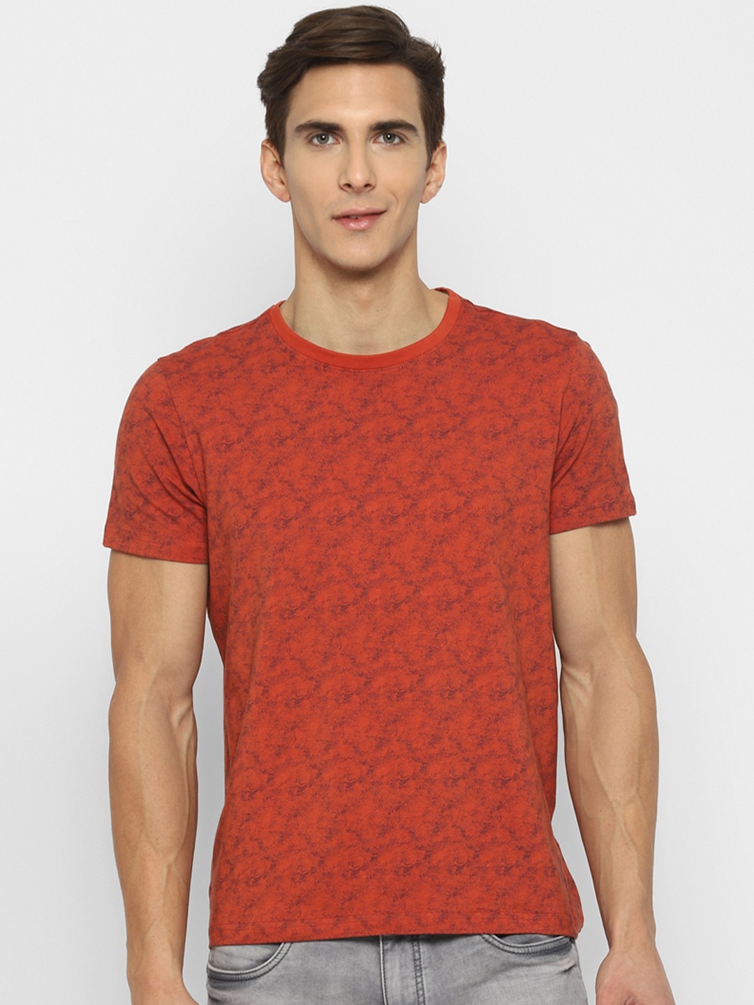 

Turtle Men Red Printed Cotton Slim Fit T-shirt