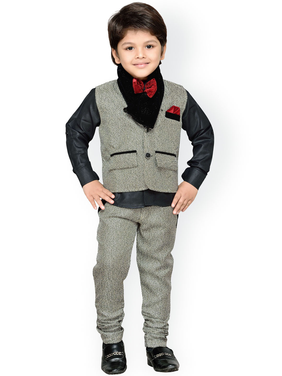

Aj DEZInES Boys Beige & Black Co-Ord Set