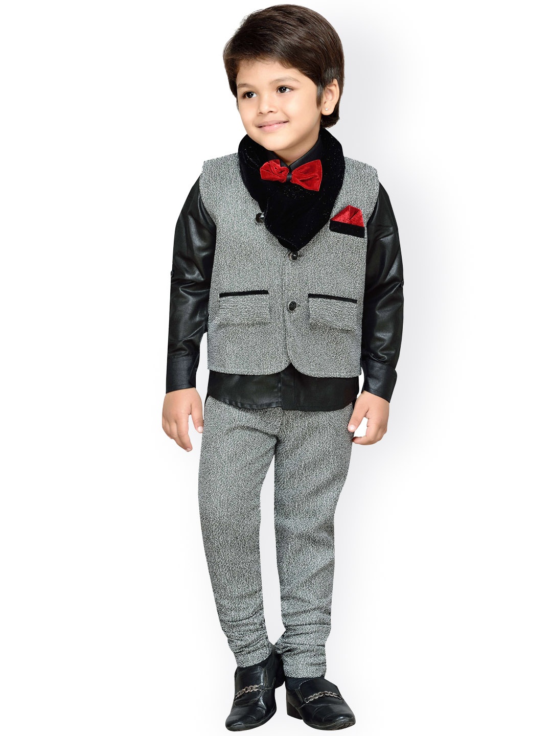 

Aj DEZInES Boys Grey & Black Clothing Set