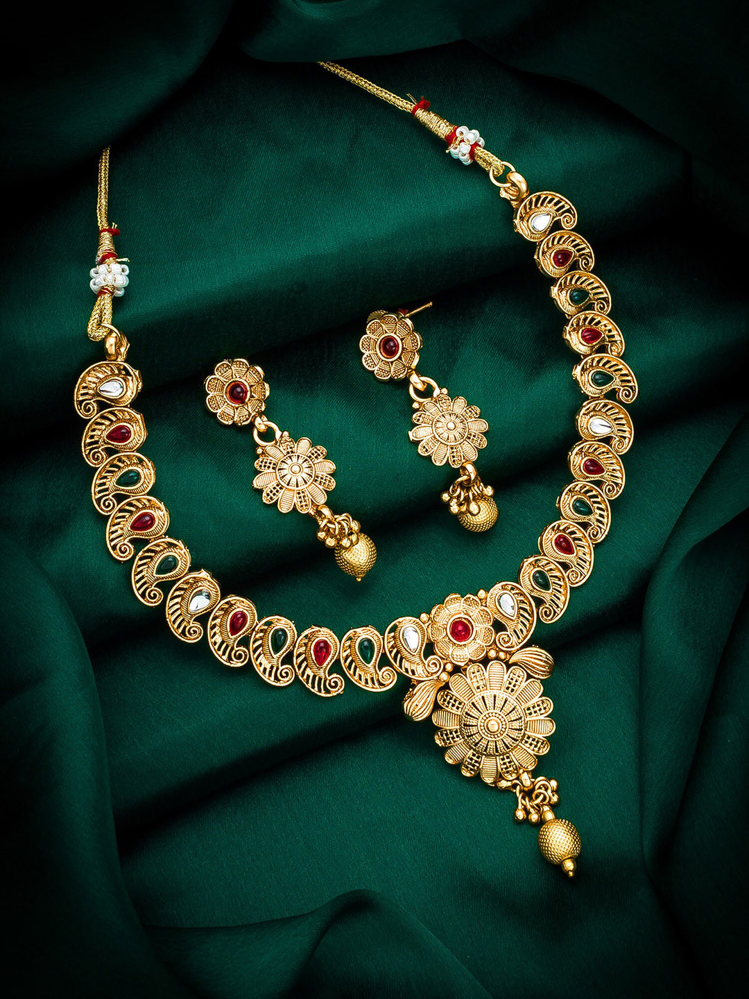 

aadita Red & Green Gold-Plated Floral Intricate Design Stone Studded Jewellery Set