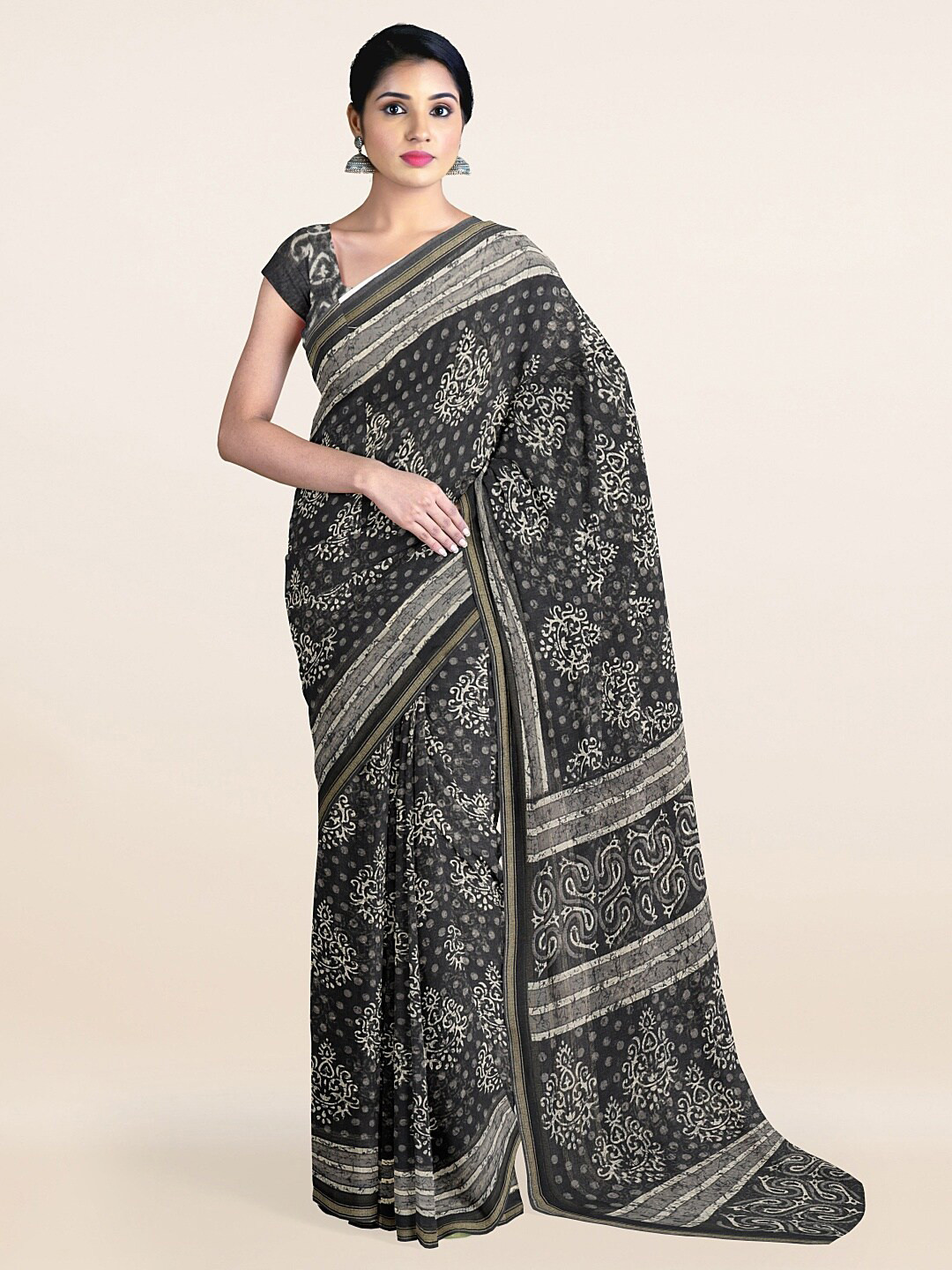 

Pothys Black & White Ethnic Motifs Saree