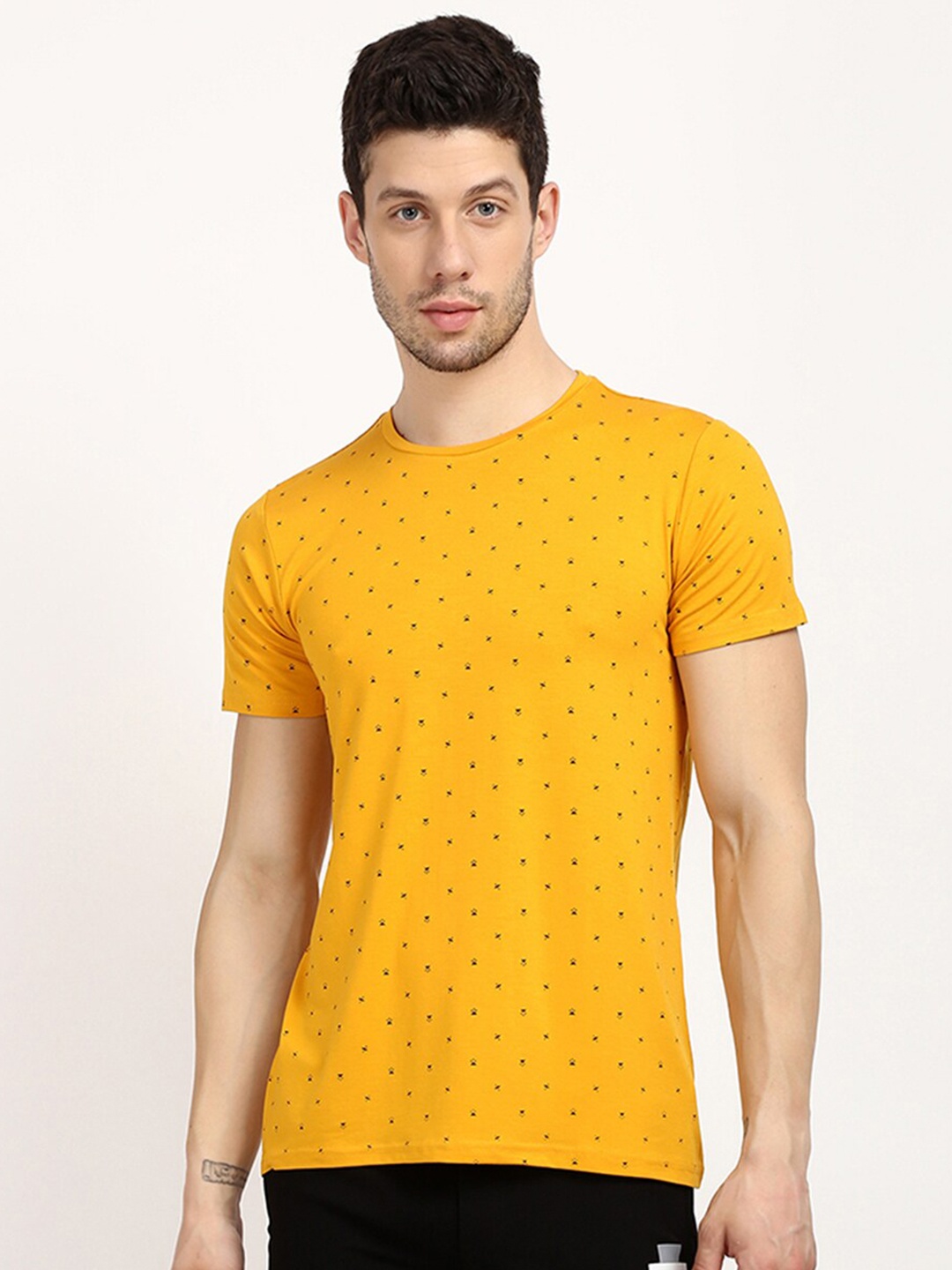 

V2 Value & Variety Men Mustard Yellow Printed T-shirt