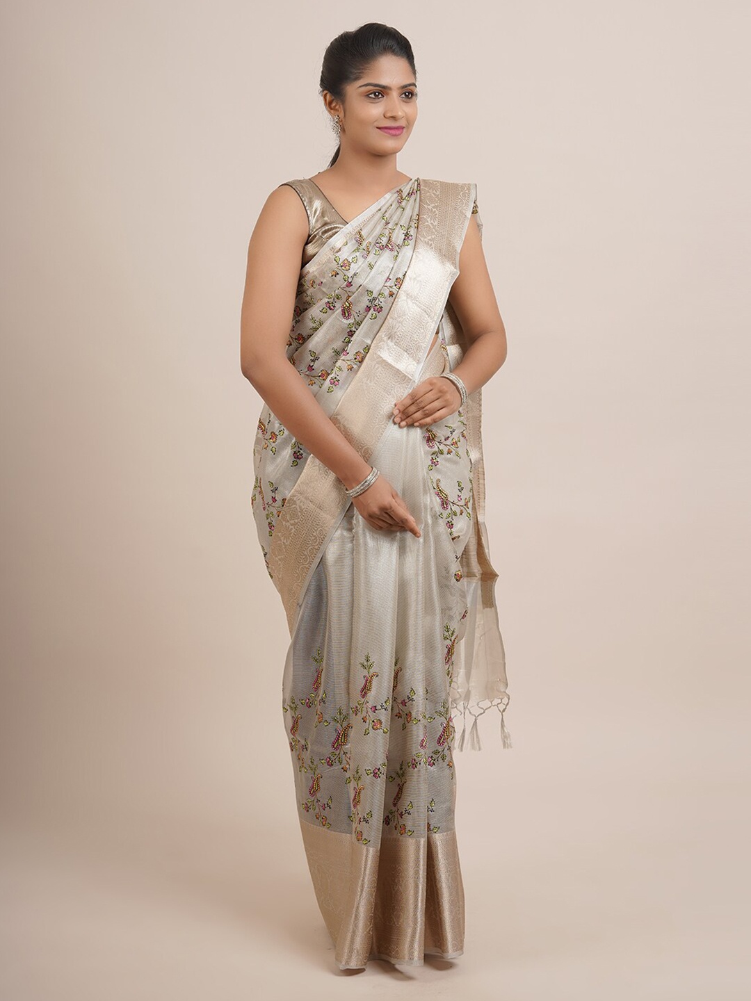 

Pothys Silver-Toned & Green Floral Embroidered Organza Saree