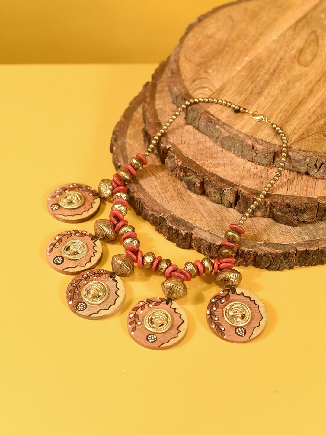 

AAKRITI ART CREATIONS Gold-Toned & Red Brass Necklace