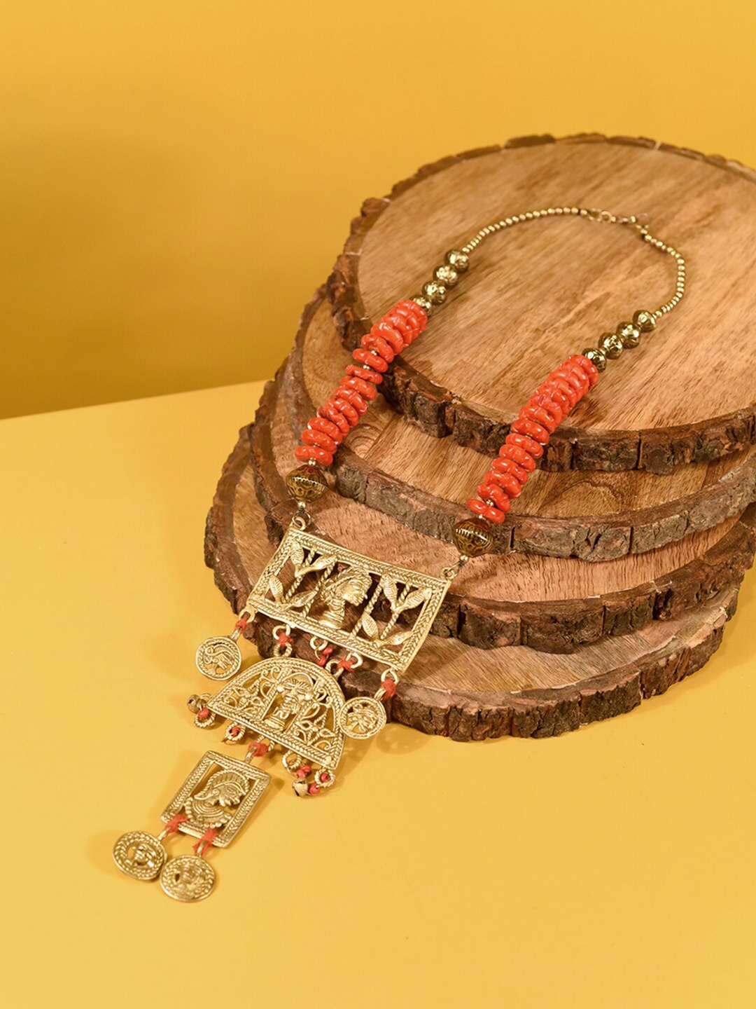 

AAKRITI ART CREATIONS Orange & Gold-Toned Brass Necklace