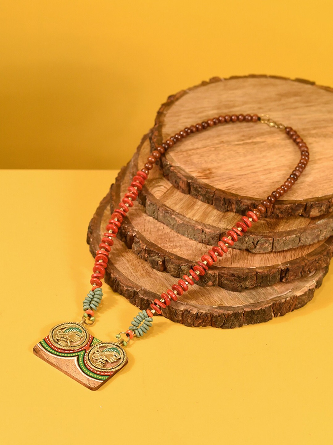 

AAKRITI ART CREATIONS Gold-Toned & Orange Brass Beaded Necklace