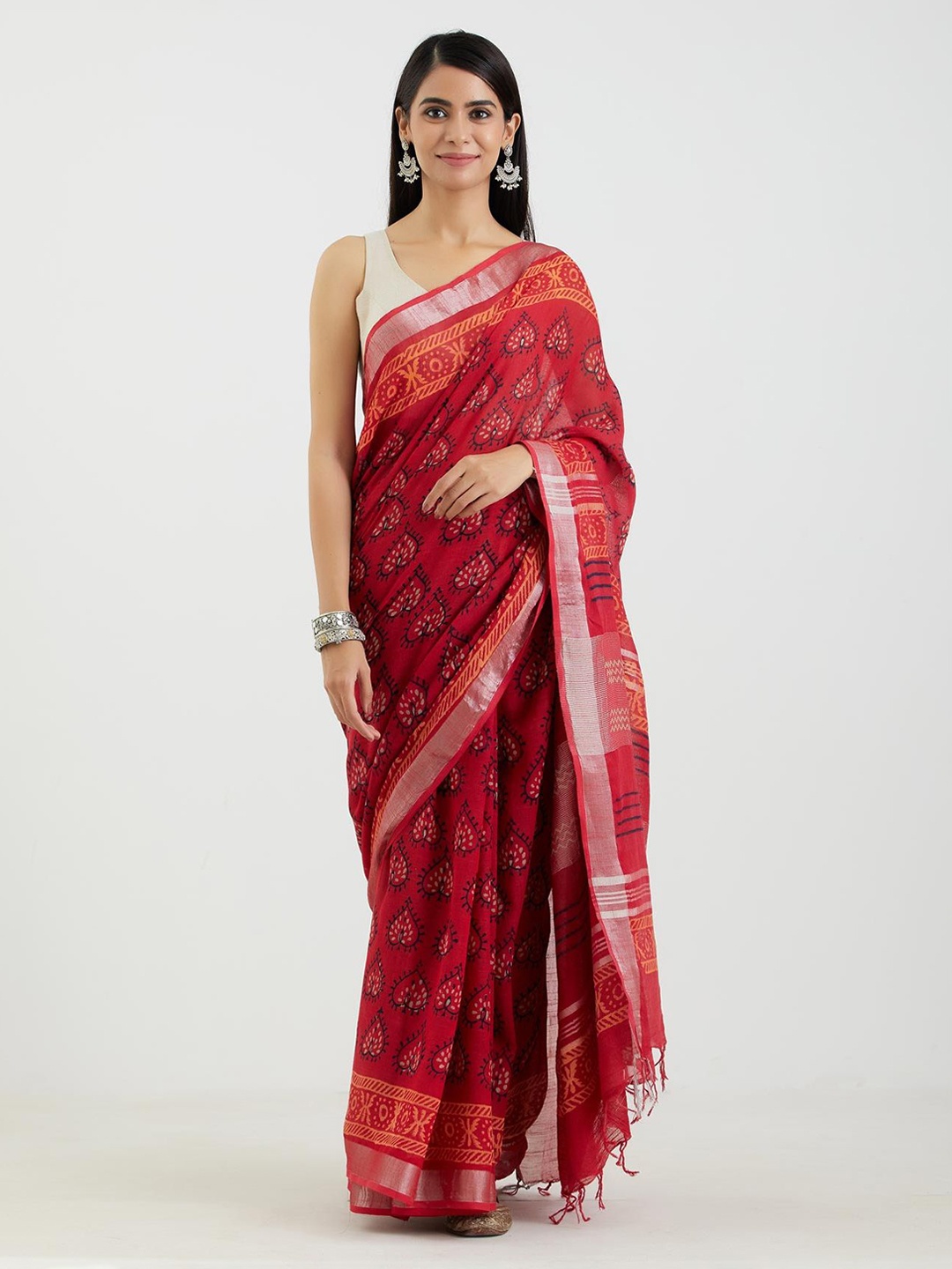 

Aujjessa Red & Silver-Toned Ethnic Motifs Zari Linen Blend Block Print Saree
